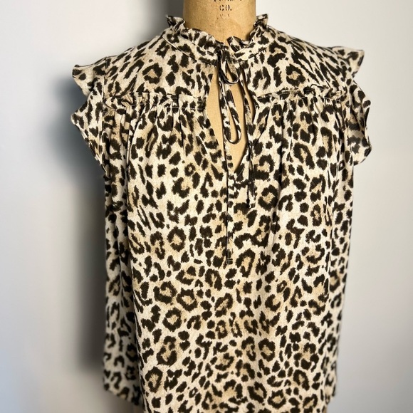 J. Crew animal
Print blouse with tiny ruffle sleeves size small - Picture 2 of 6
